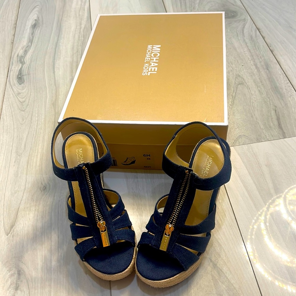 Michael Kors Berkley Wedge Canvas Navy size 6